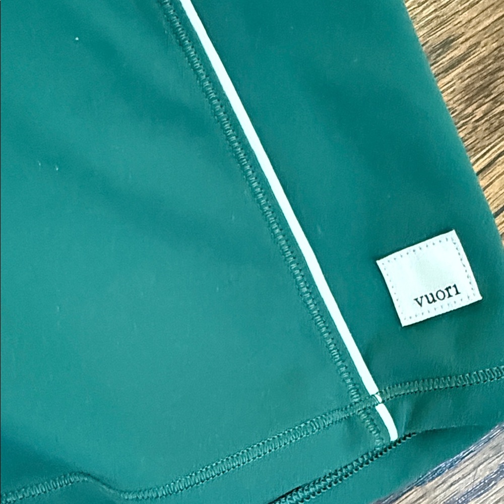 Vuori Forest Green Women's Daily Bike Shorts - Picture 4 of 5